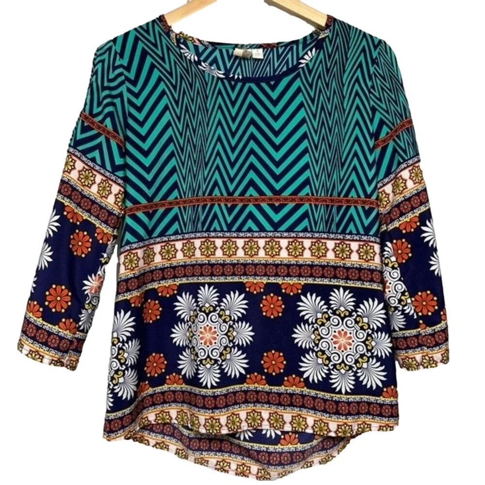 Francesca's Cold Shoulder‎ Floral Medallion Geometric Pattern Small Top - Picture 14 of 16